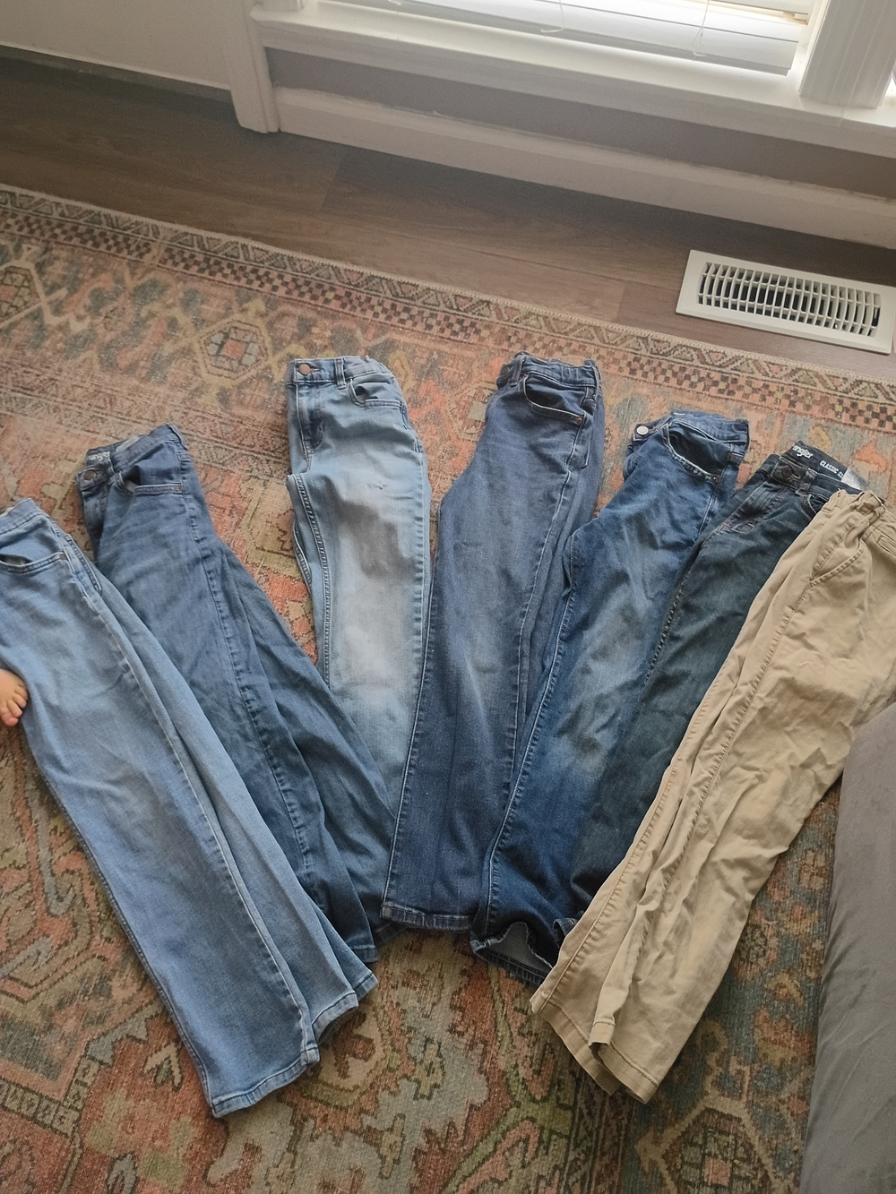 Mixed Lot of Denim Jeans and Khaki Pants - Blue & Tan - Picture 1 of 5